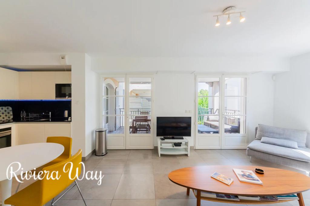 3 room apartment in Saint-Tropez, photo #4, listing #106240260