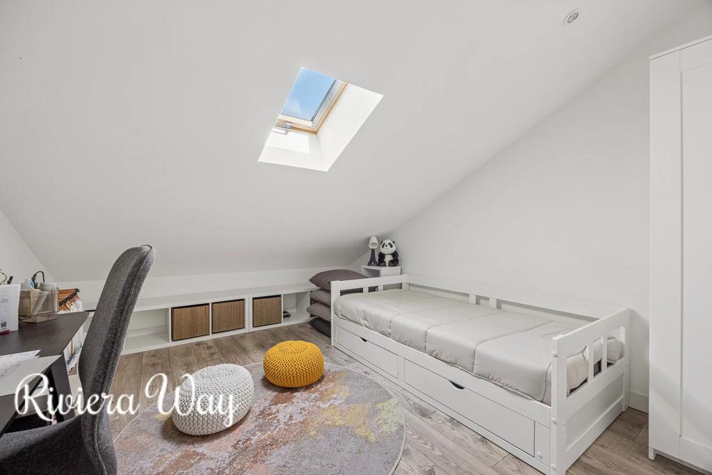 4 room apartment in Antibes, photo #7, listing #106332282