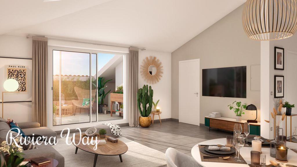 Apartment in Cogolin, photo #1, listing #86775150