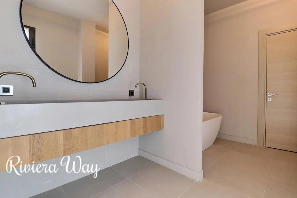 8 room villa in Mougins, photo #6, listing #104160252