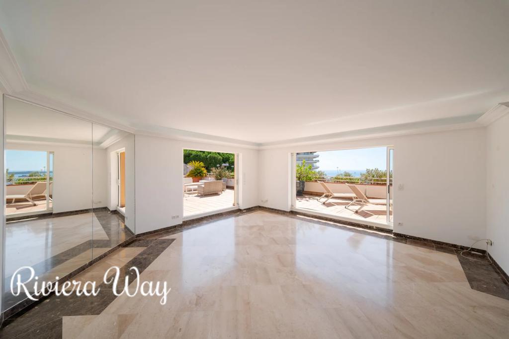 4 room apartment in Cannes, photo #6, listing #106239756