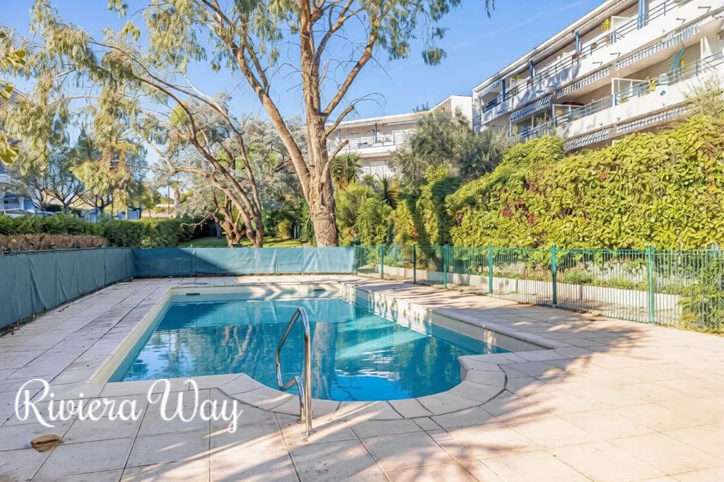 2 room apartment in Cannes, photo #1, listing #105909510