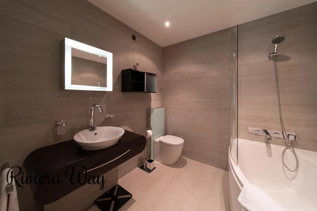 5 room apartment in Cannes, photo #10, listing #106650264