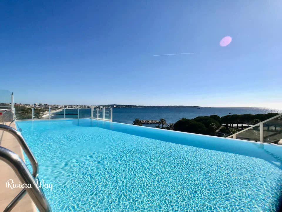 3 room apartment in Golf Juan, photo #1, listing #106488690