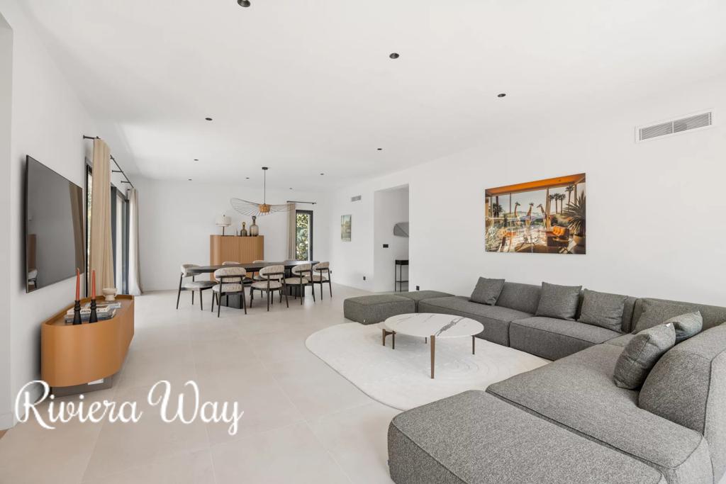 Villa in Mougins, photo #4, listing #106680042