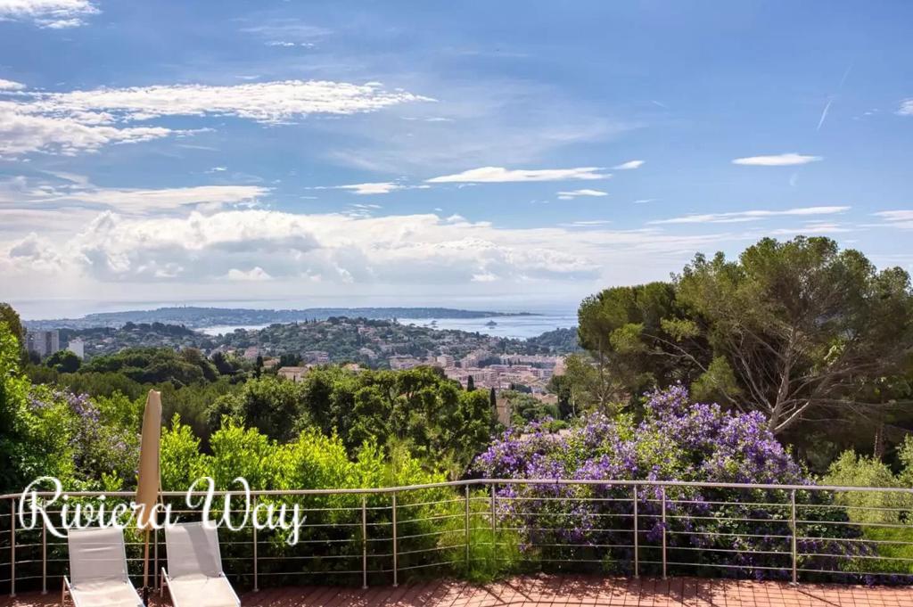 6 room villa in Golf Juan, photo #1, listing #91445886