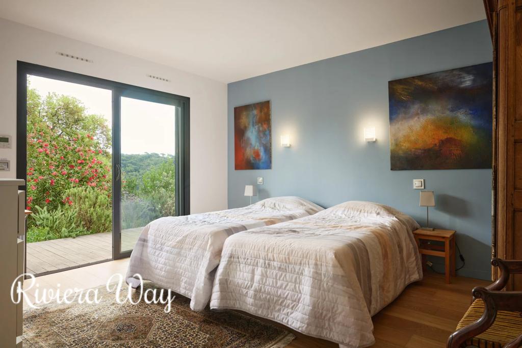 10 room villa in La Croix-Valmer, photo #1, listing #102842418