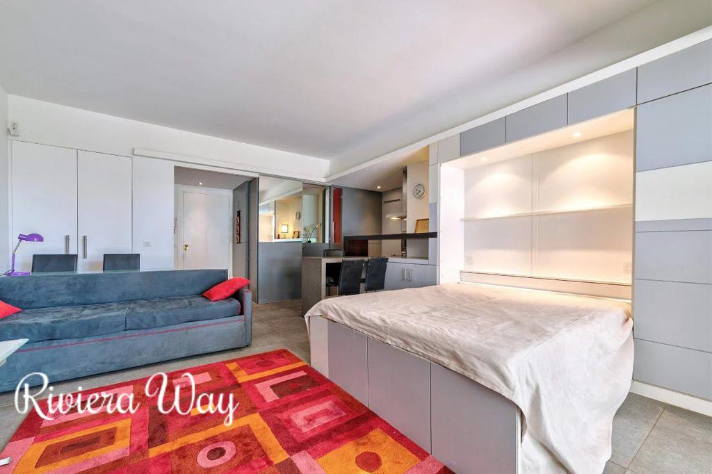 1 room apartment in Cannes, photo #2, listing #103426932