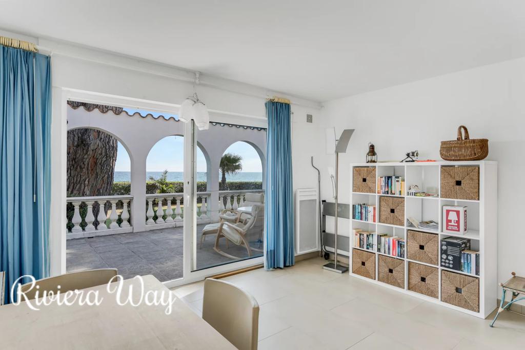 3 room apartment in Cavalaire-sur-Mer, photo #4, listing #105900564