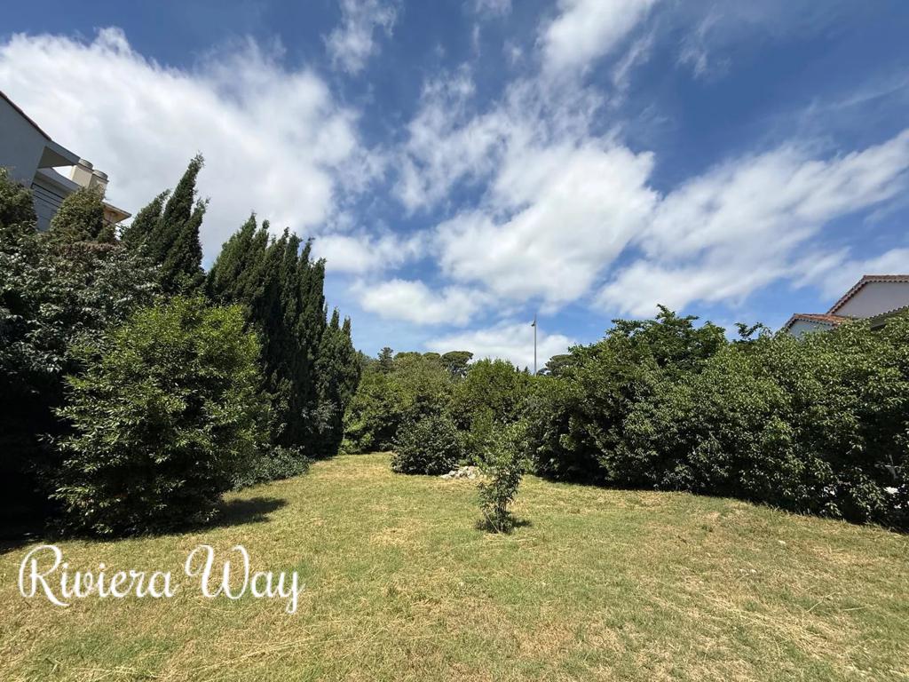 Development land in Cannes, photo #2, listing #106488900