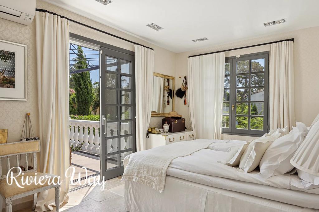 8 room villa in Cap d'Antibes, photo #10, listing #94697148