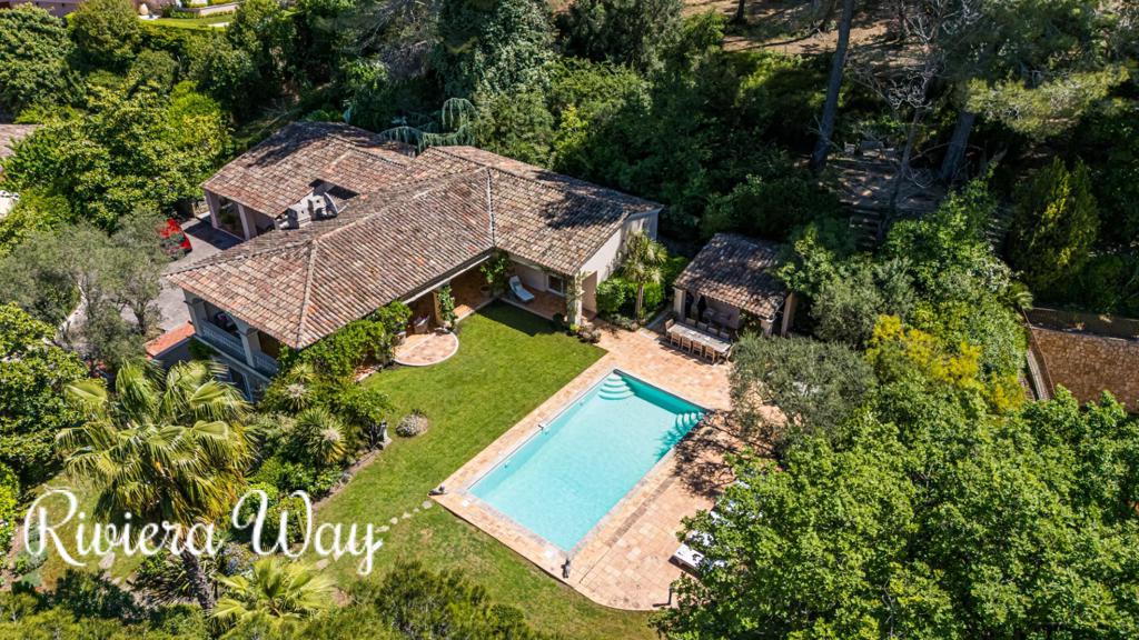 6 room villa in Cannes, photo #2, listing #106231860