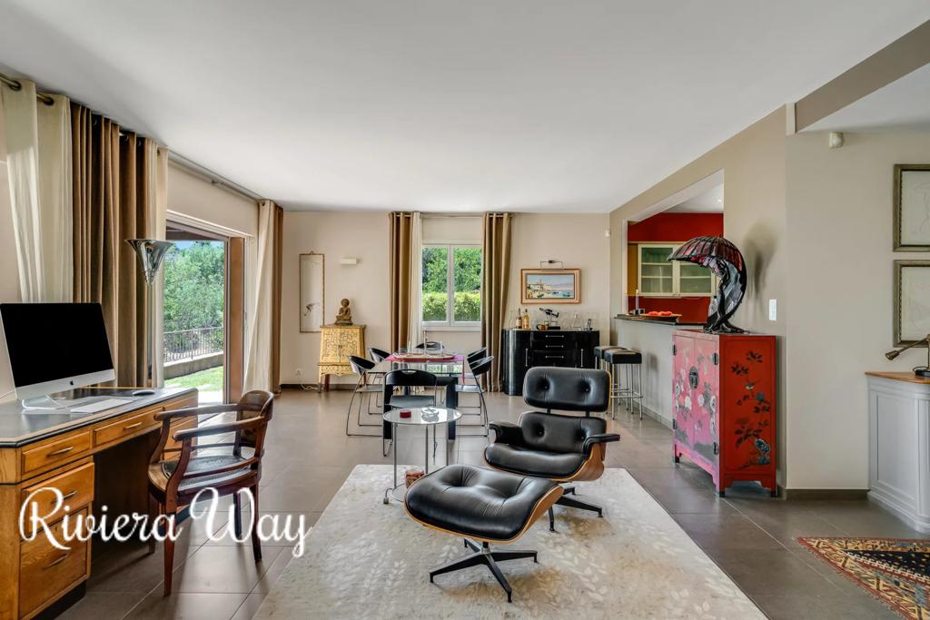 8 room villa in Grimaud, photo #7, listing #106609062