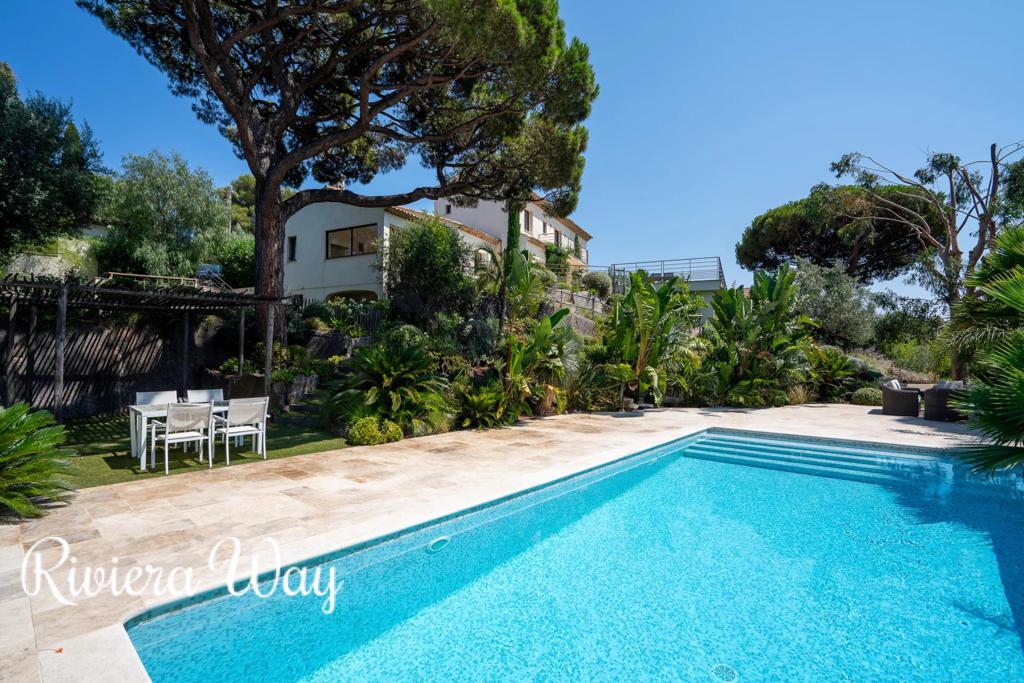 6 room villa in Sainte-Maxime, photo #2, listing #107064762