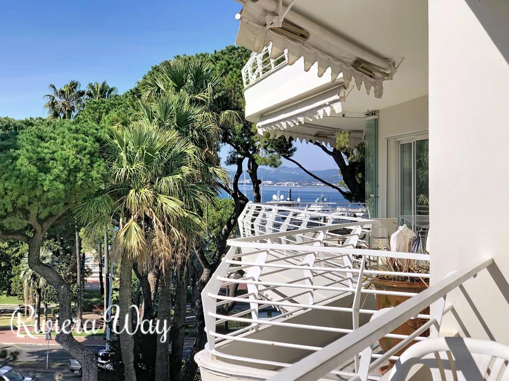 1 room apartment in Boulevard de la Croisette, photo #1, listing #105863562