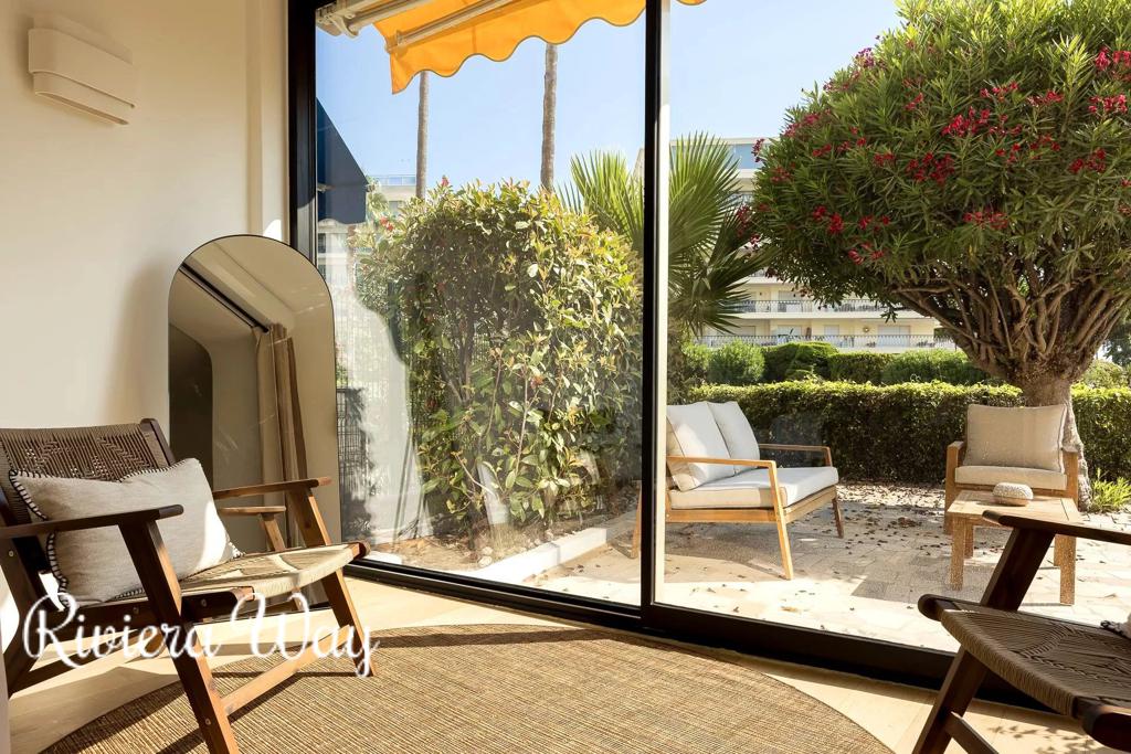 4 room apartment in Cannes, photo #3, listing #103211724