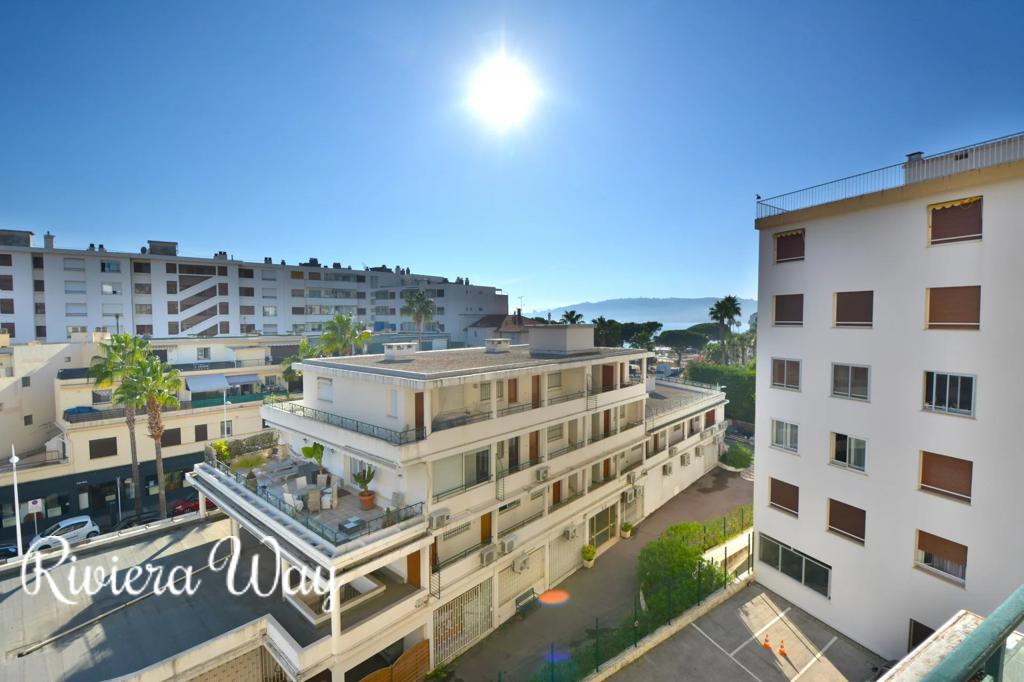 2 room apartment in Juan-les-Pins, photo #1, listing #105909678