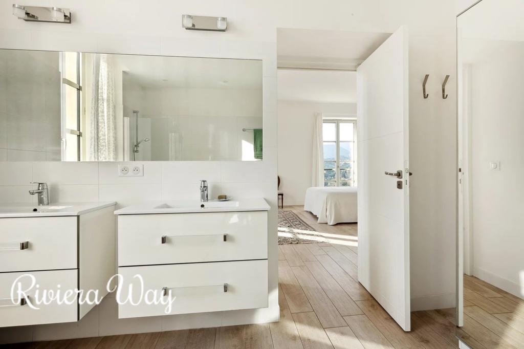 11 room villa in Grasse, photo #9, listing #99430044