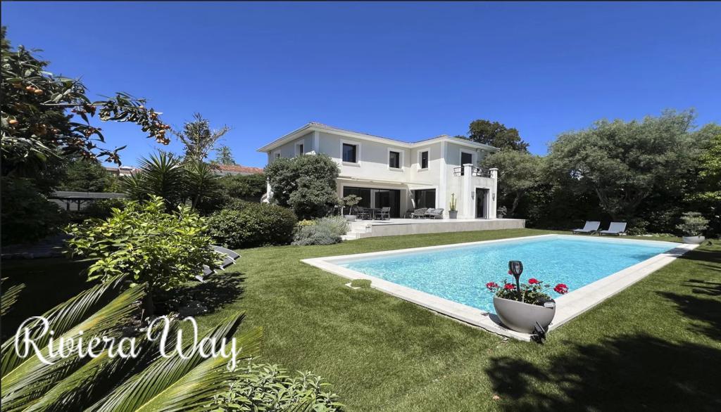 5 room villa in Cannes, photo #2, listing #99812958