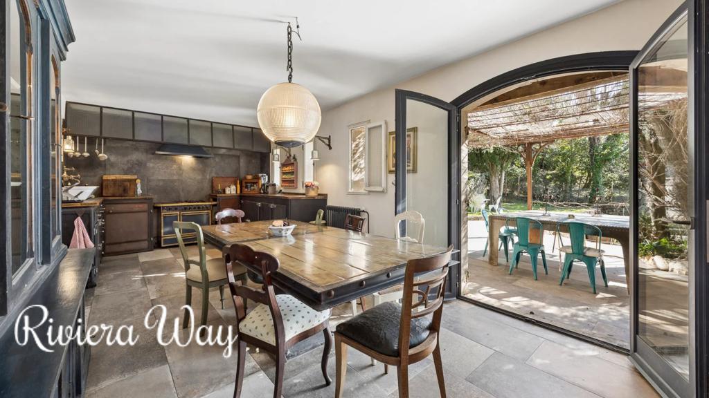 9 room villa in Grasse, photo #7, listing #105616518