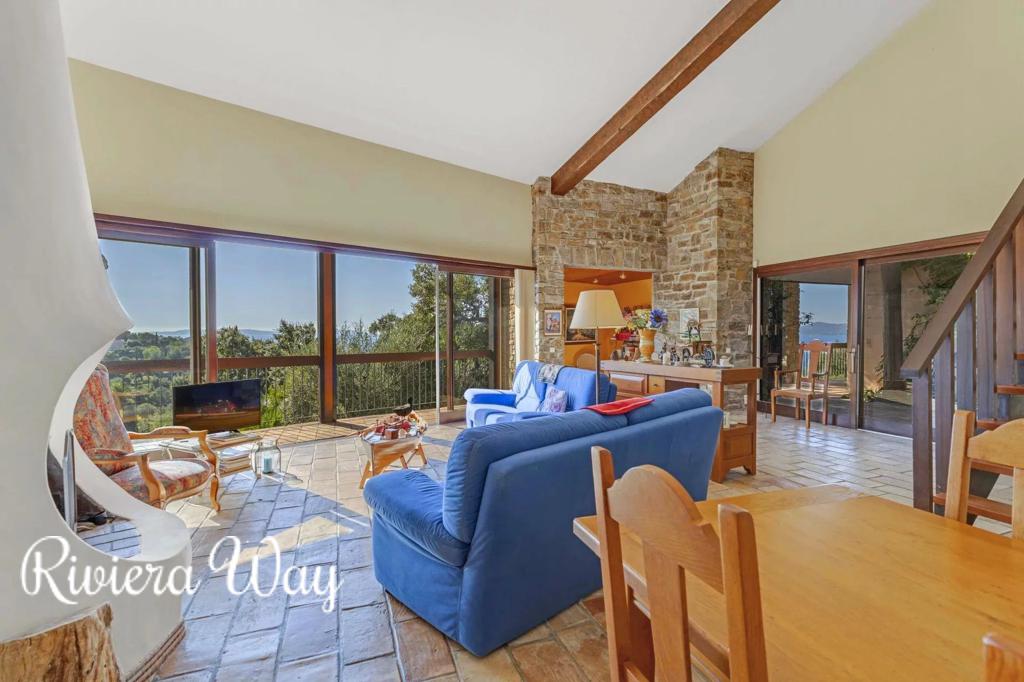 7 room villa in Le Lavandou, photo #8, listing #104398854