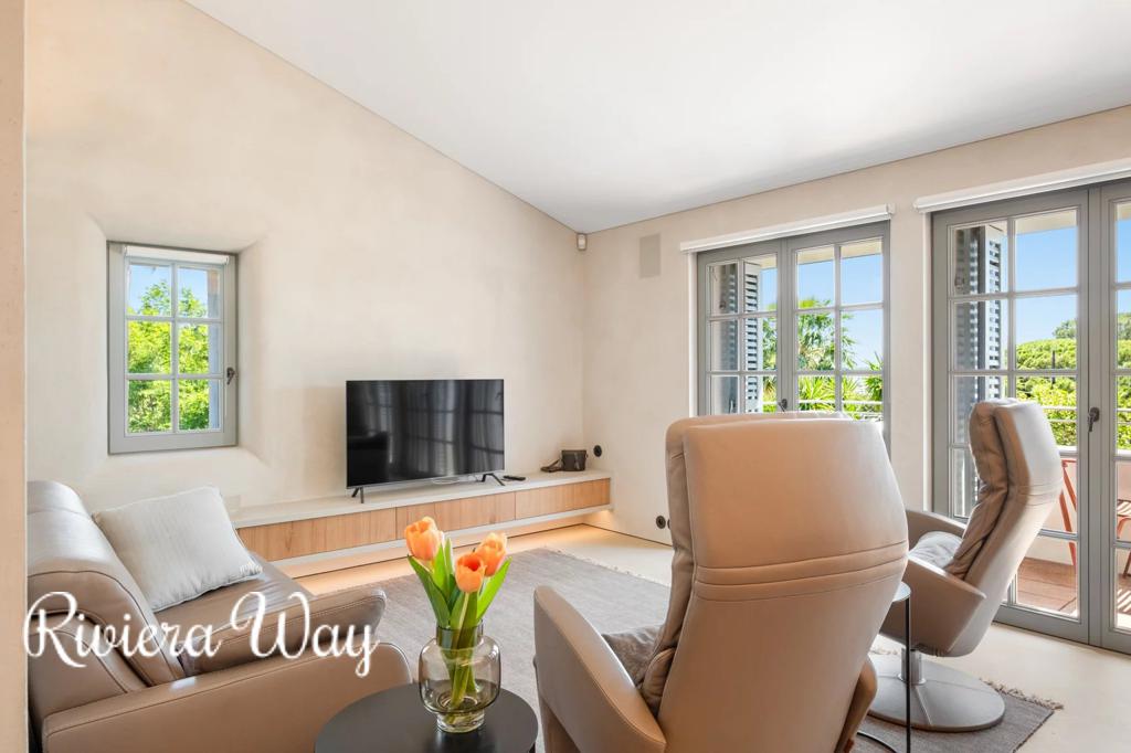10 room villa in Sainte-Maxime, photo #1, listing #103832148