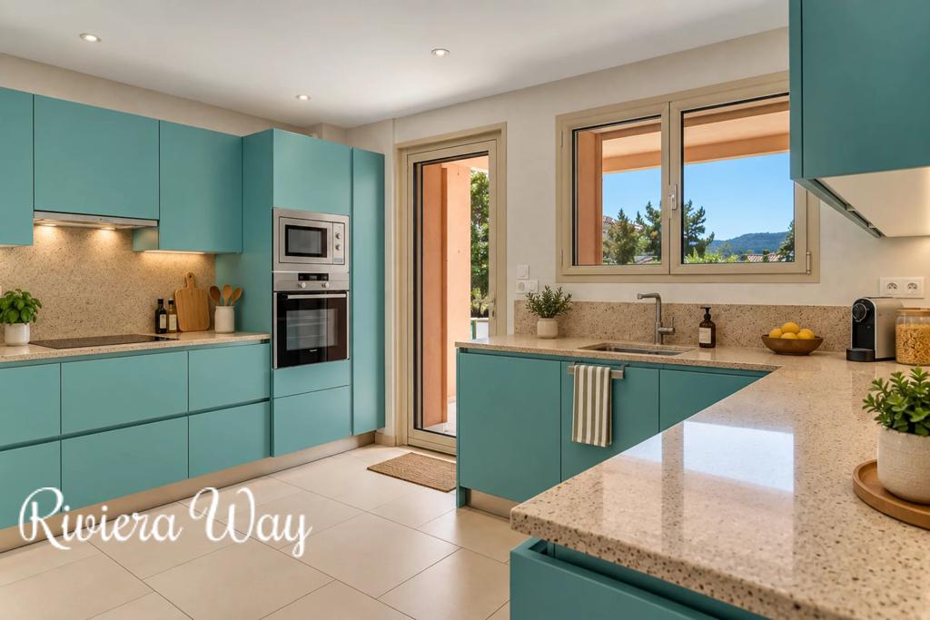 8 room villa in Cavalaire-sur-Mer, photo #7, listing #104236272