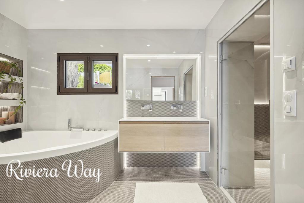 Villa in Saint-Paul-de-Vence, photo #3, listing #94964520
