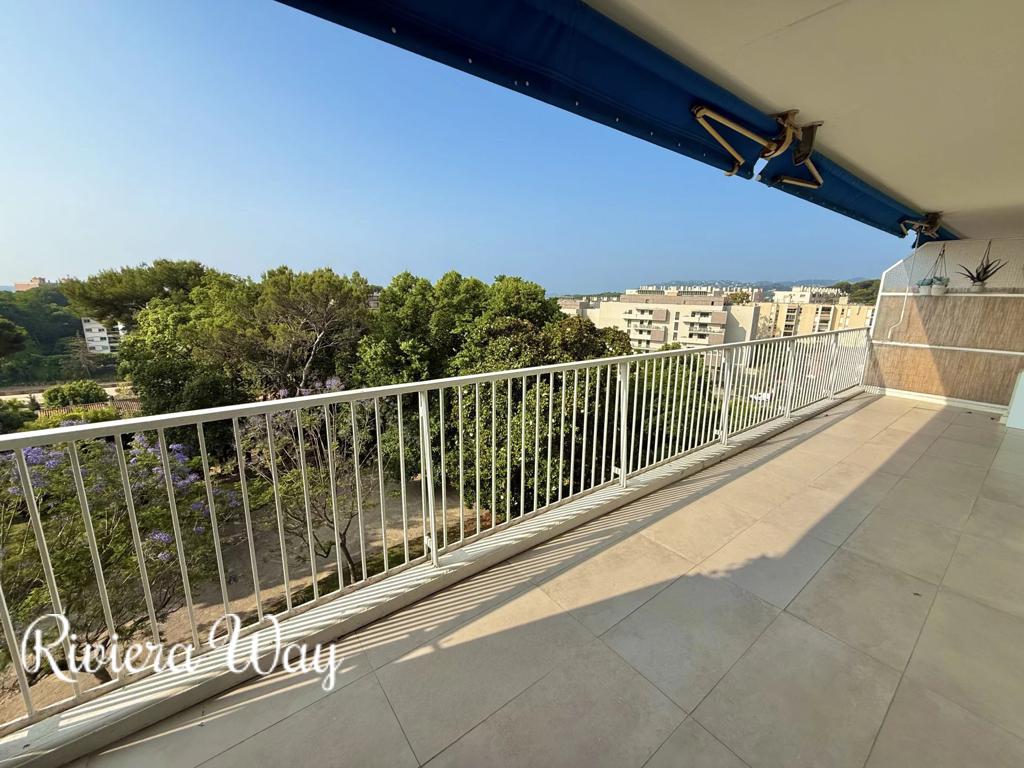4 room apartment in Antibes, photo #3, listing #103061112