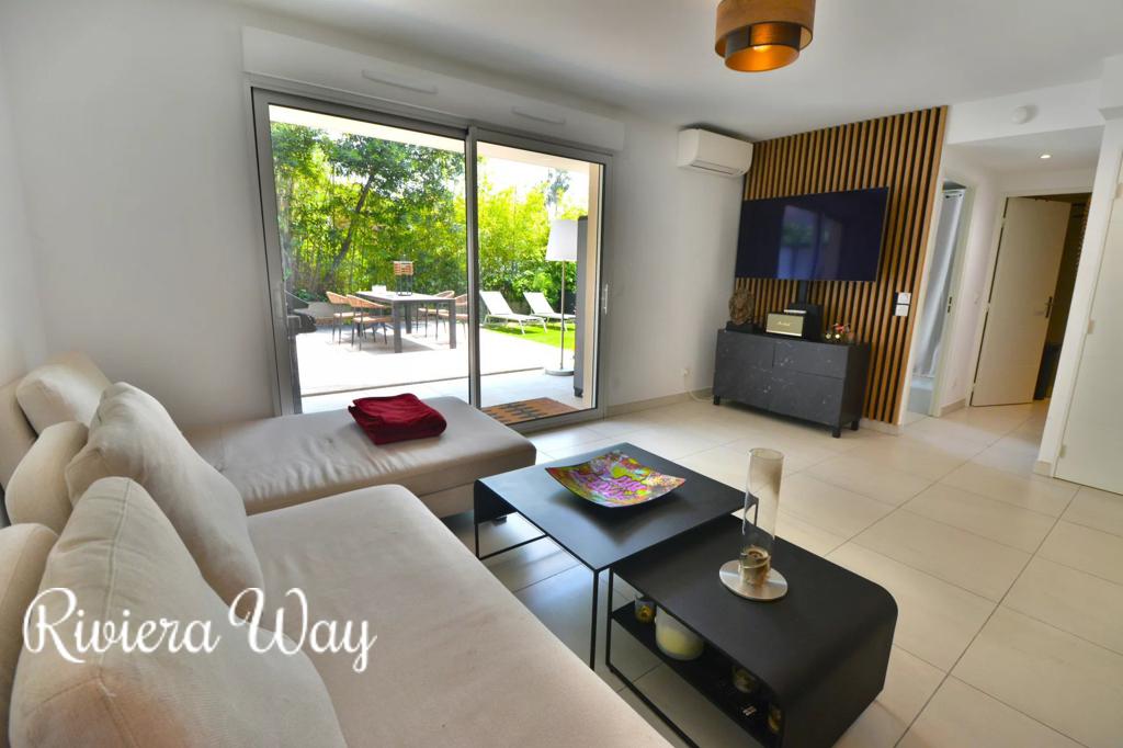 2 room apartment in Golf Juan, photo #10, listing #103280814