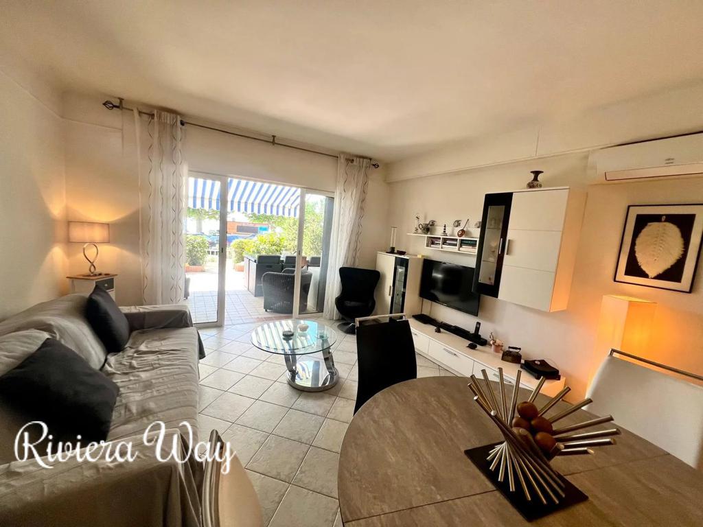 2 room apartment in Golf Juan, photo #7, listing #102992820