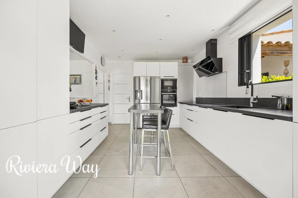 6 room villa in Grasse, photo #6, listing #106408092