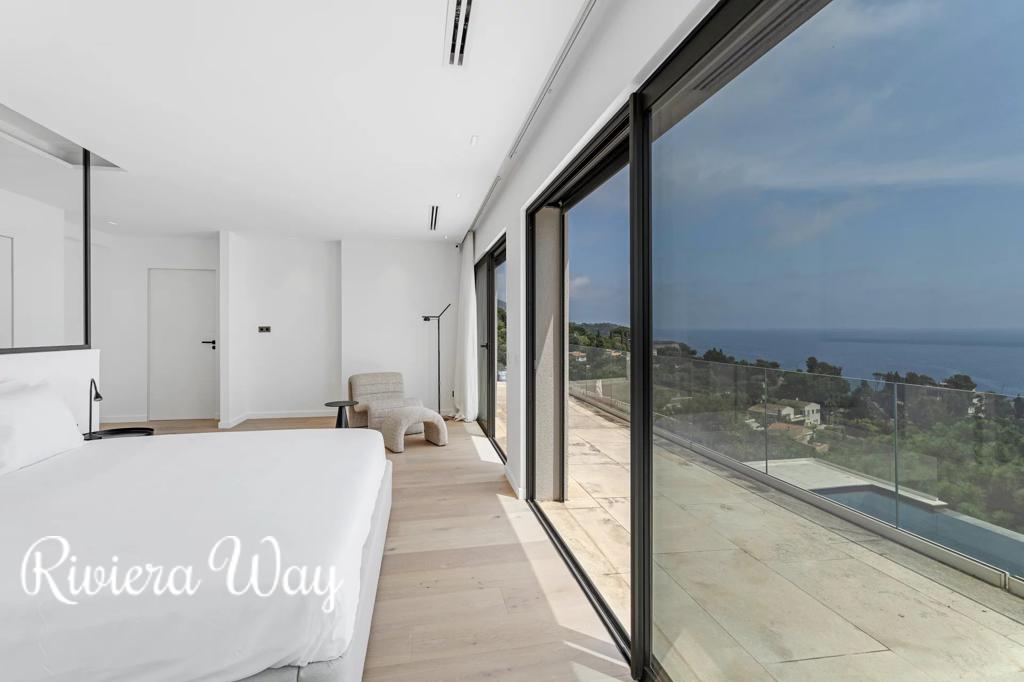 5 room villa in Rayol-Canadel-sur-Mer, photo #3, listing #90031116