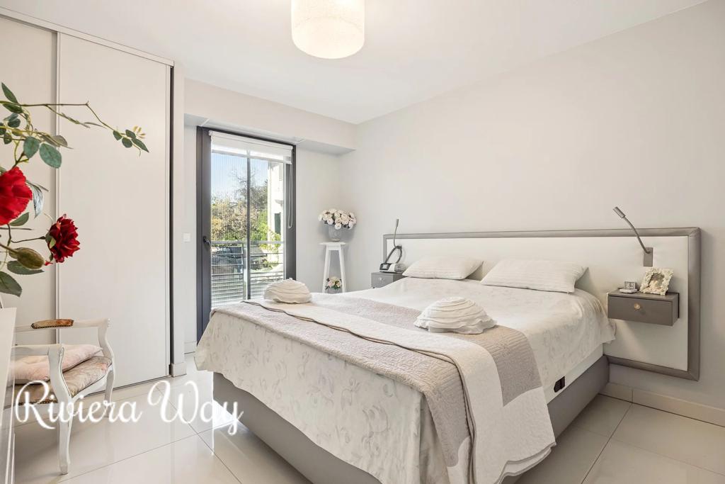 4 room apartment in Juan-les-Pins, photo #9, listing #104120772