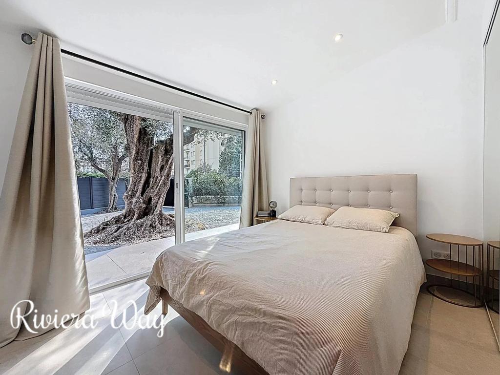 7 room villa in Cannes, photo #4, listing #106225392