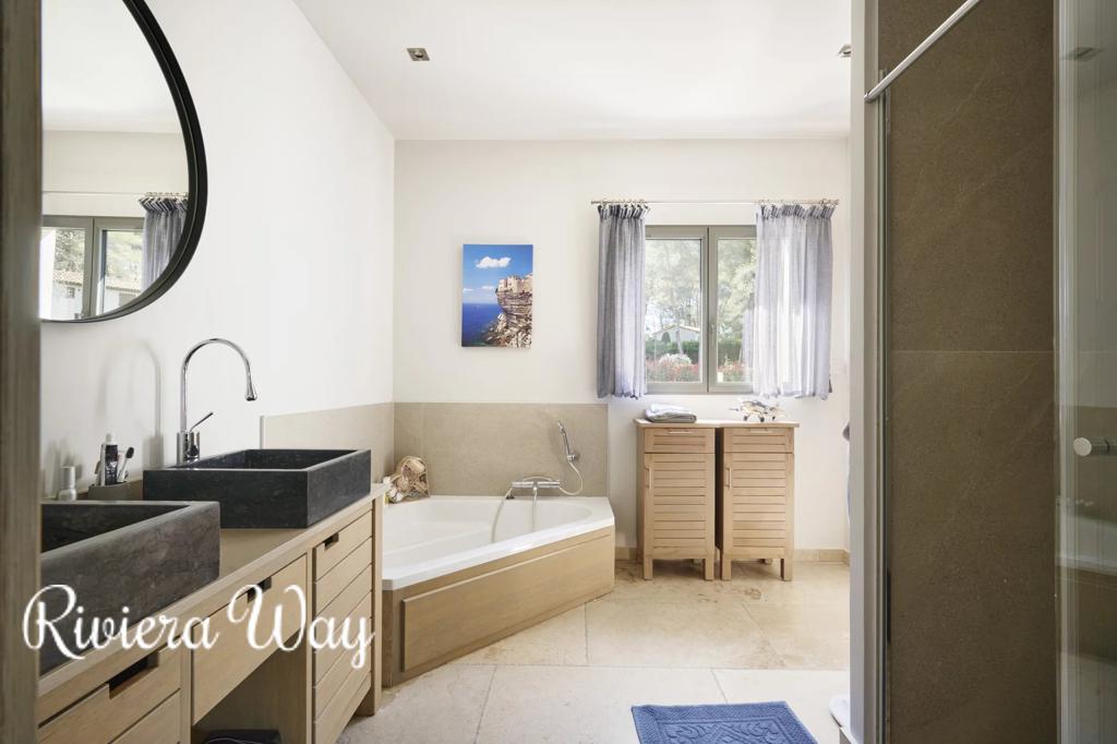 8 room villa in Mougins, photo #8, listing #99375360