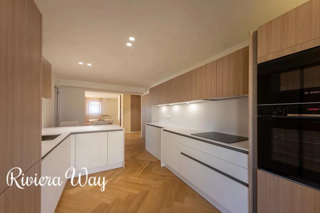 4 room apartment in Antibes, photo #7, listing #105001806