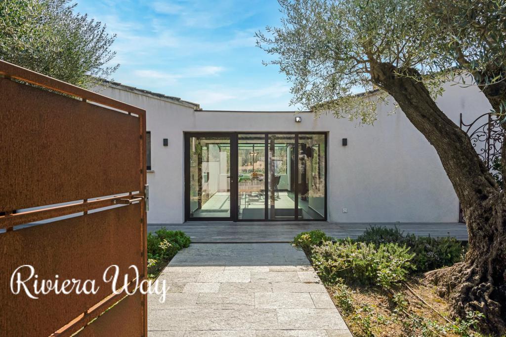 7 room villa in La Croix-Valmer, photo #2, listing #105951678