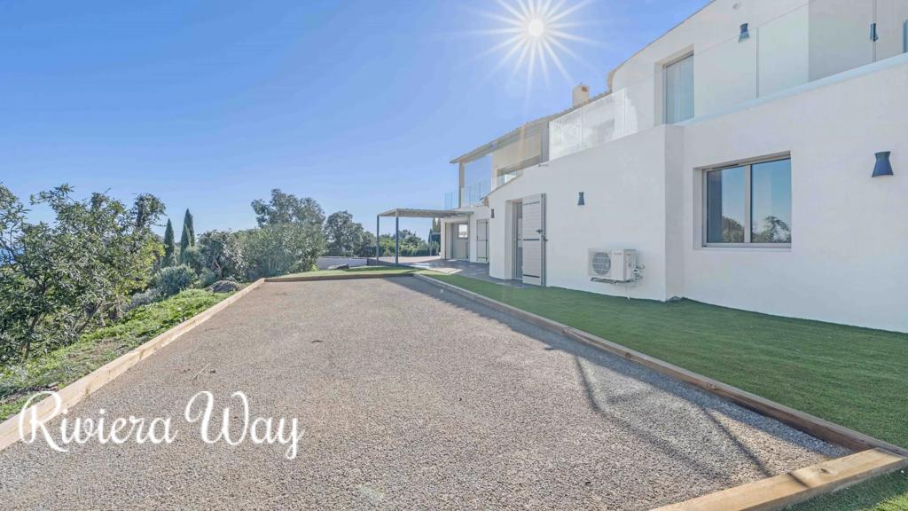 9 room villa in Cavalaire-sur-Mer, photo #2, listing #104652450