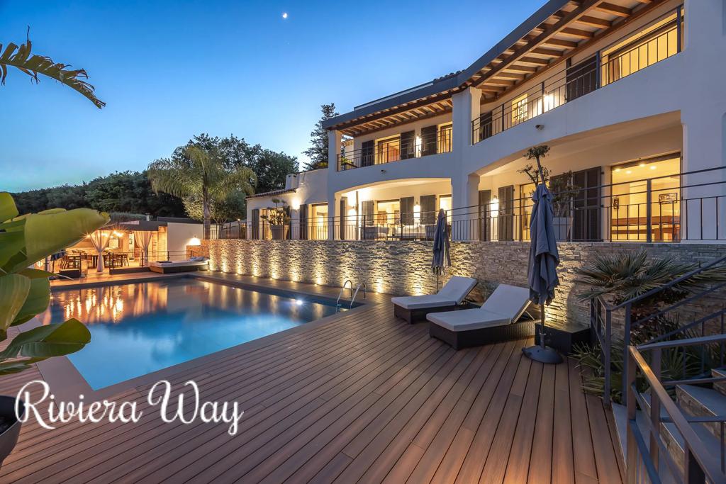 8 room villa in Cagnes-sur-Mer, photo #1, listing #106072008