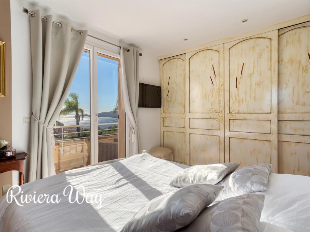 7 room villa in Le Lavandou, photo #1, listing #99414042