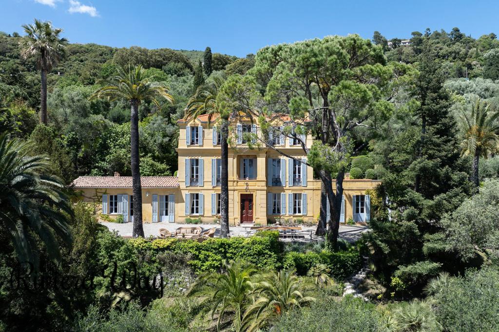 23 room villa in Grasse, photo #4, listing #99657054