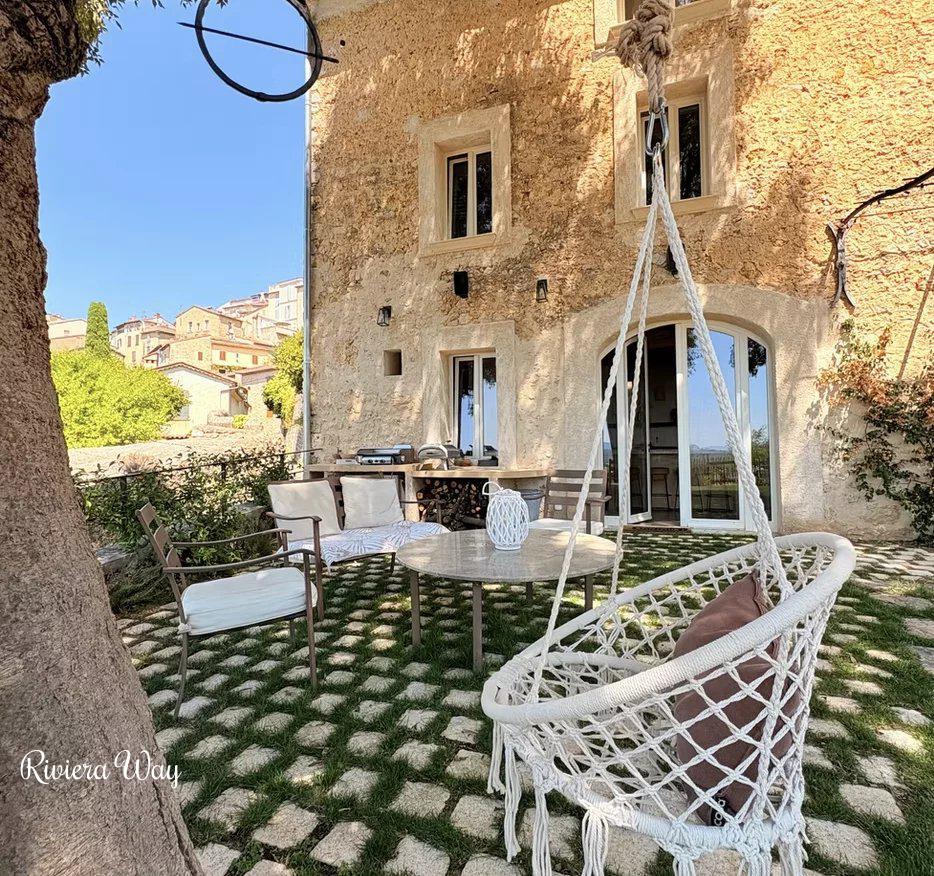 8 room villa in Fayence, photo #1, listing #105401394