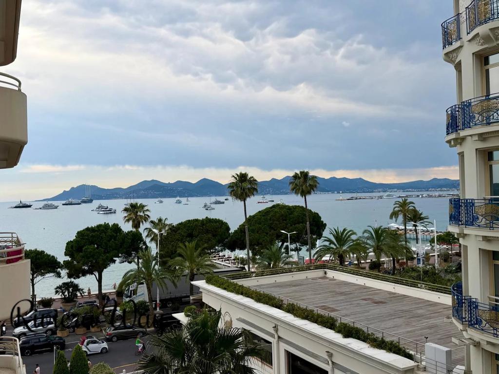 1 room apartment in Boulevard de la Croisette, photo #1, listing #106393728