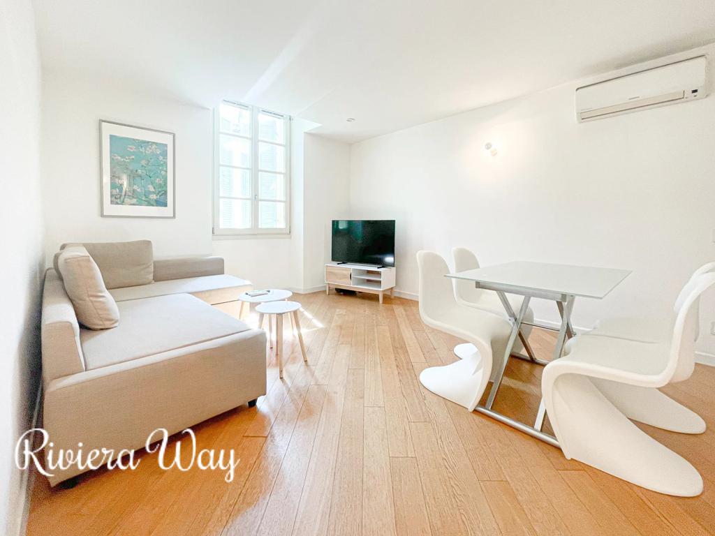 2 room apartment in Cannes, photo #1, listing #106248114