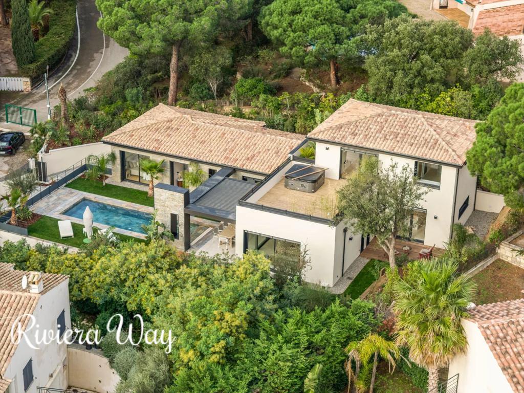 5 room villa in Sainte-Maxime, photo #3, listing #104479872