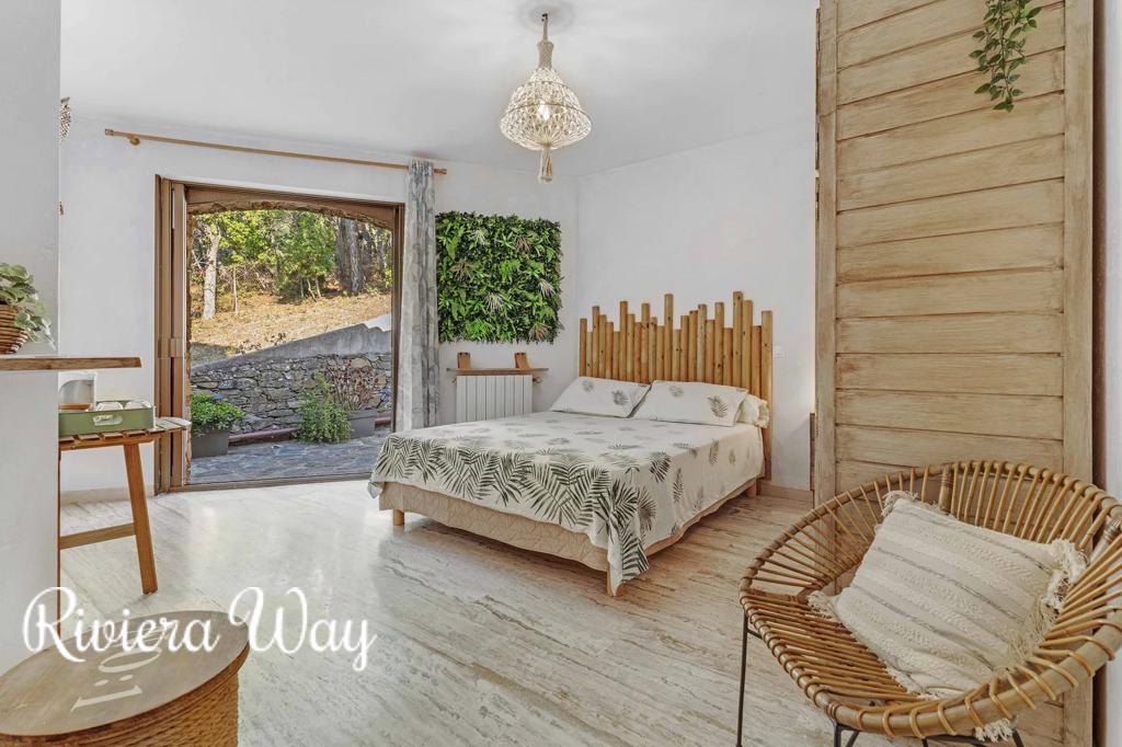 11 room villa in Hyères, photo #9, listing #104190450