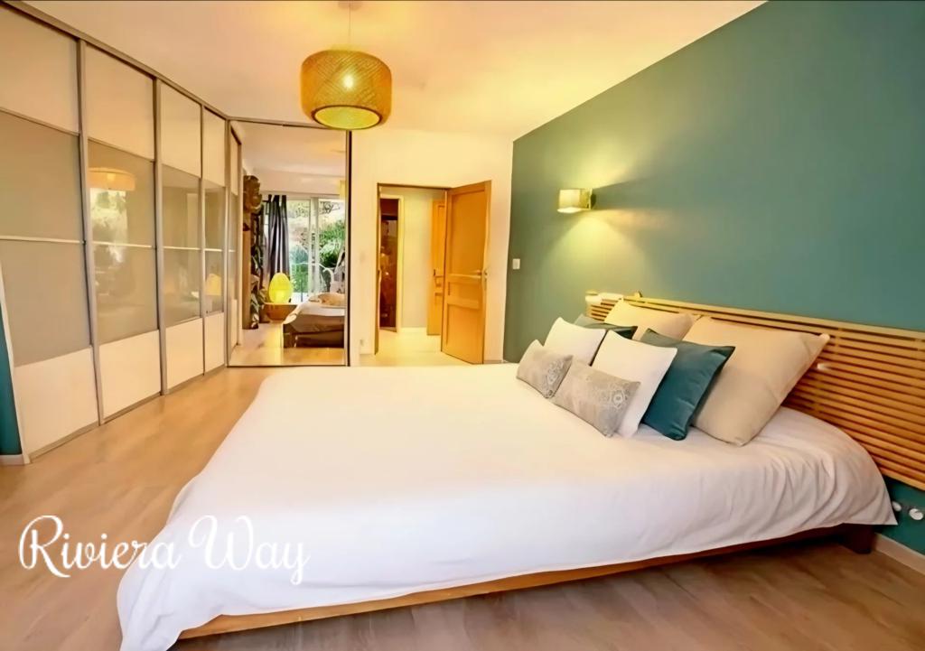 5 room apartment in Cannes, photo #2, listing #106789158
