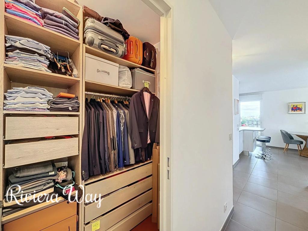 4 room apartment in Antibes, photo #5, listing #100615410