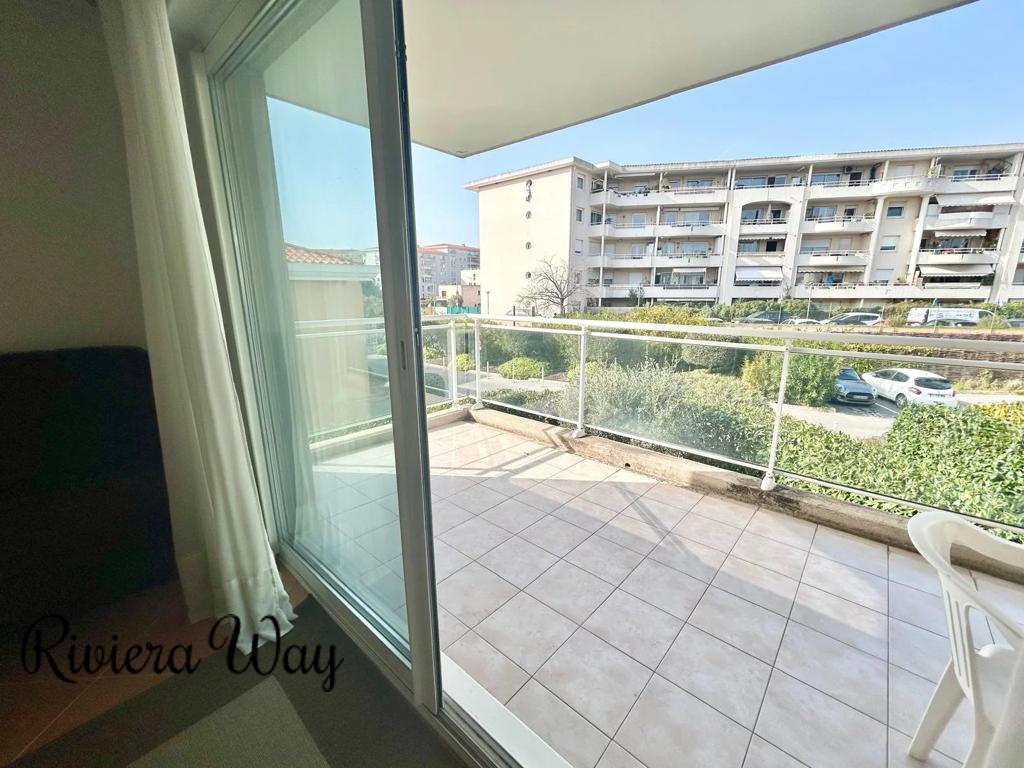 2 room apartment in Juan-les-Pins, photo #4, listing #106127574